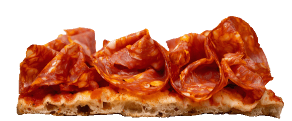 Pizzastück mit hauchdünnem Boden und feurig scharfer Salami