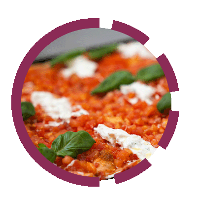 Pizza mit Tomätchen und Stracciatella-Käse