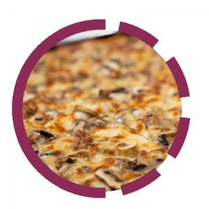 Pizza mit Champignon und scharfer italienischer Wurst